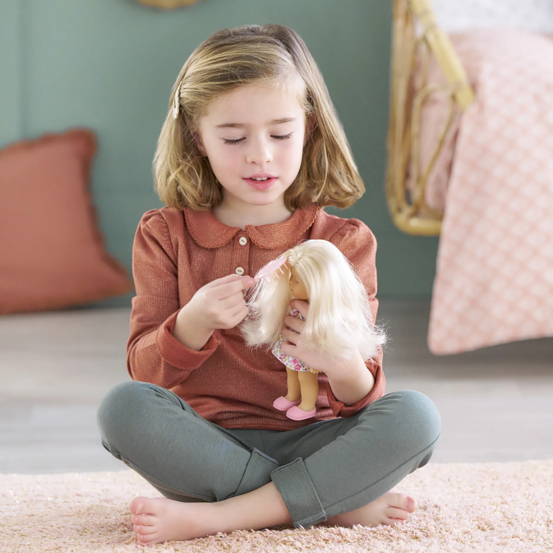 Corolle Coffret Poupée Mini Corolline Mini Monde de Rosy Hot